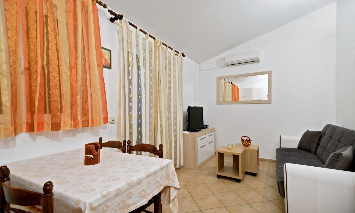 Apartments Bisernica-With Pool Ražanj Buitenkant foto