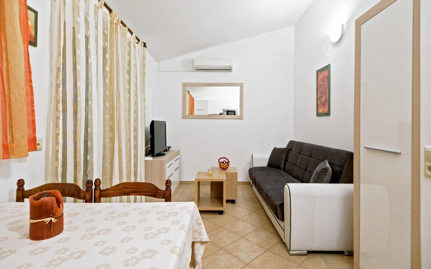 Apartments Bisernica-With Pool Ražanj Buitenkant foto