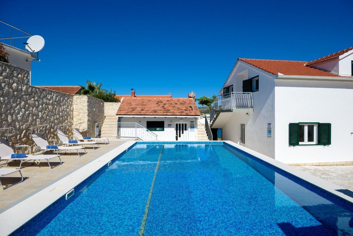 Apartments Bisernica-With Pool Ražanj Buitenkant foto